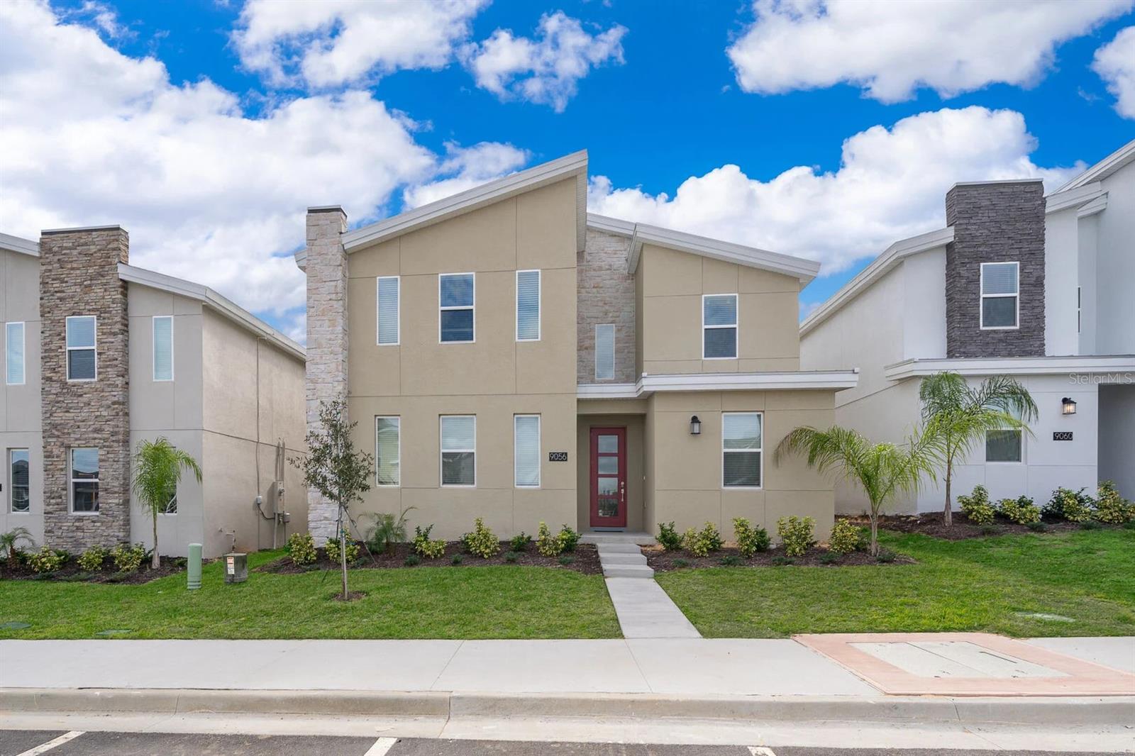 Single Family Residence in DAVENPORT, FL - Daniel Dourado