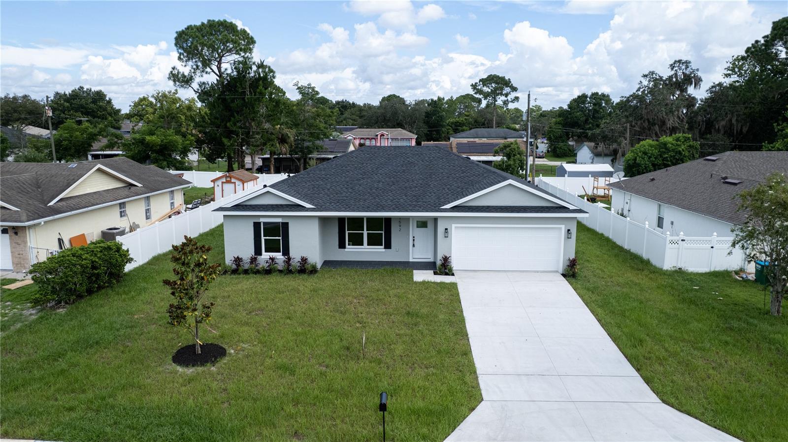 Single Family Residence in DELTONA, FL - Daniel Dourado