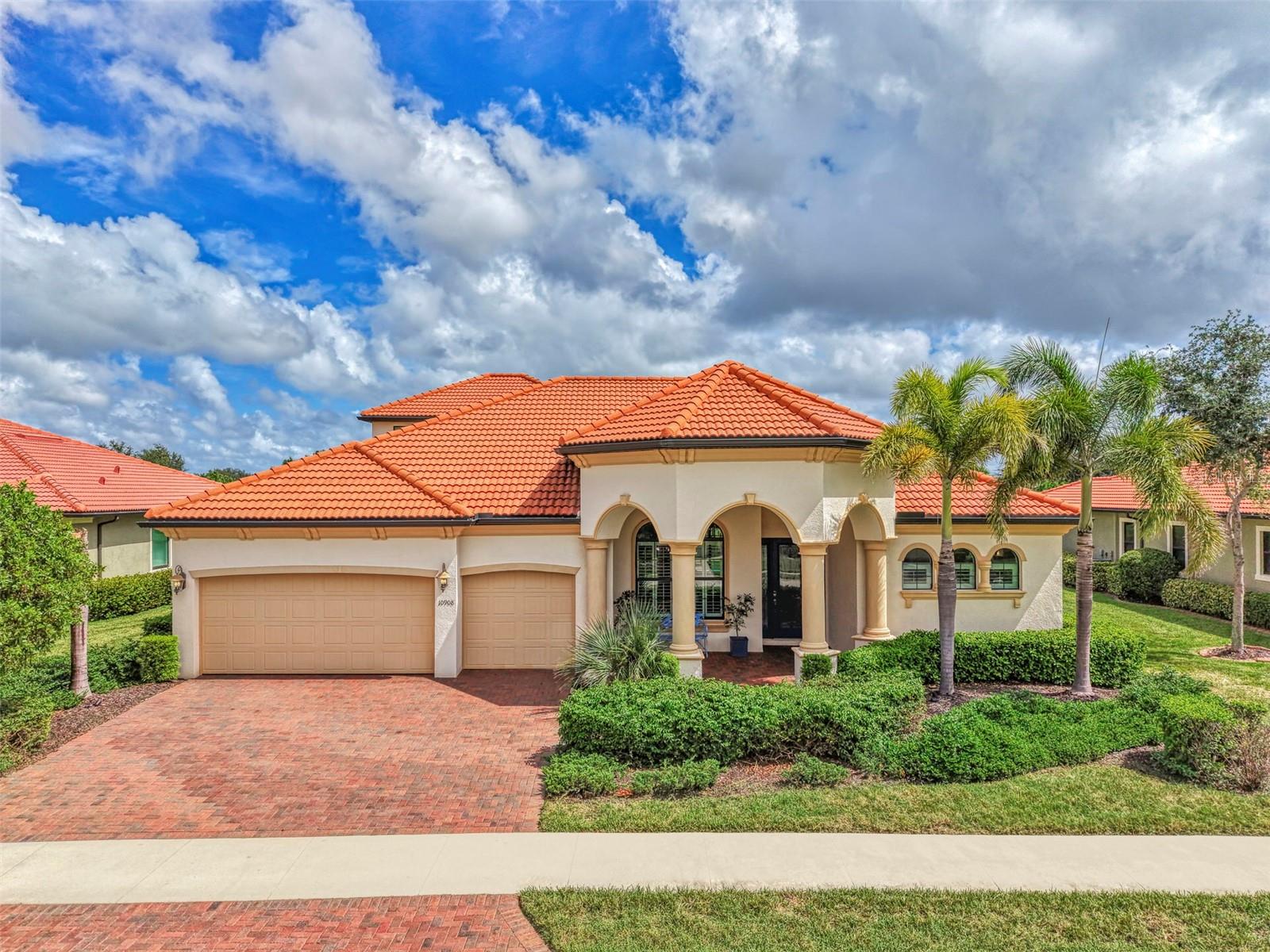 Single Family Residence in VENICE, FL - Daniel Dourado