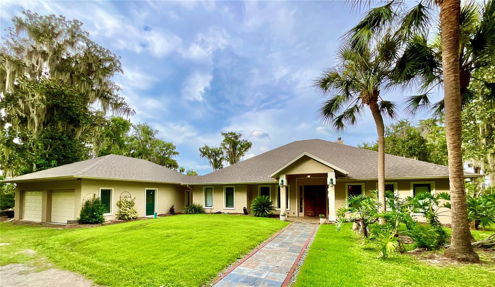 Single Family Residence in WALDO, FL - Daniel Dourado
