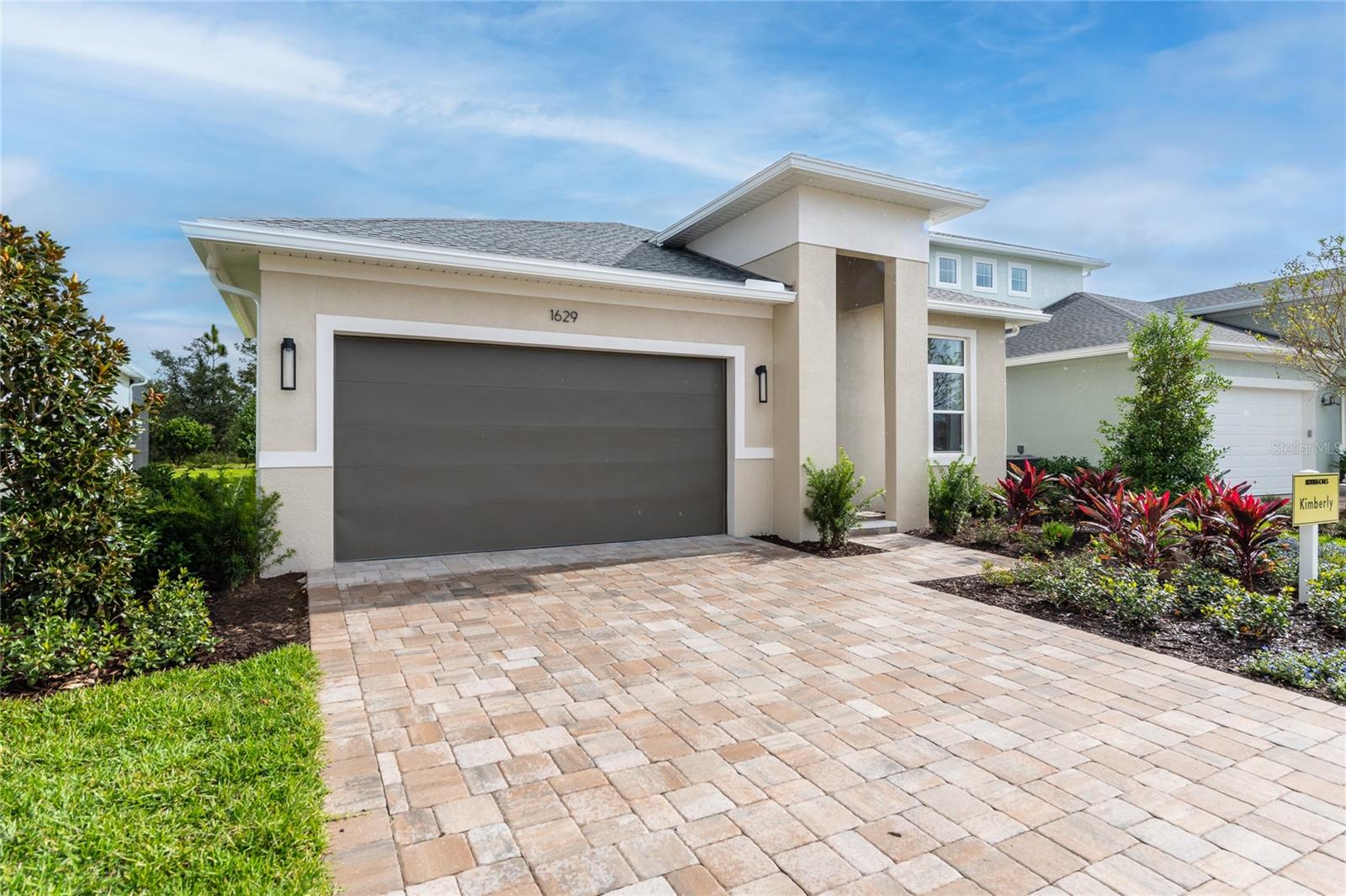 Single Family Residence in DELAND, FL - Daniel Dourado