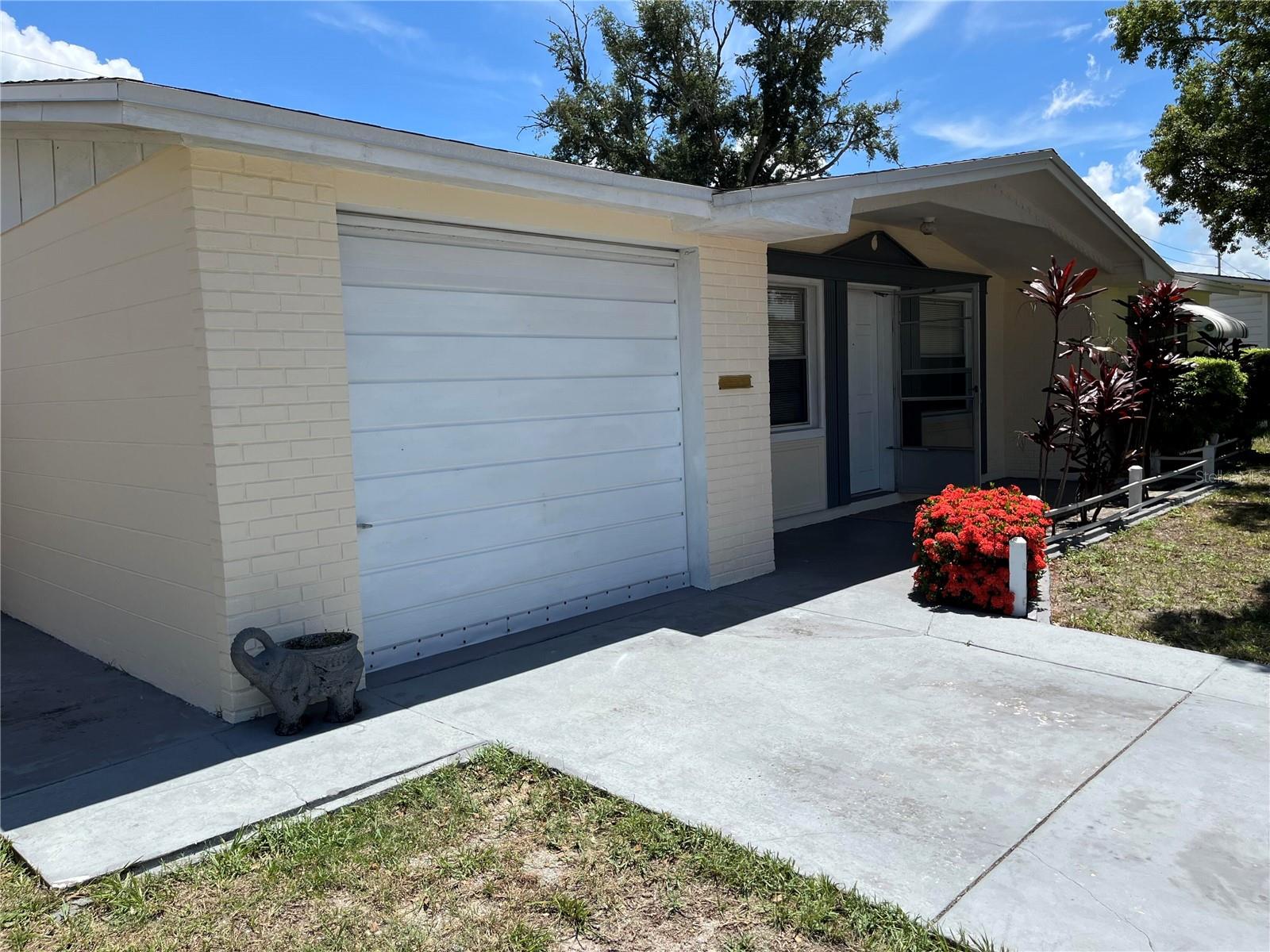 Single Family Residence em NEW PORT RICHEY, FL - Daniel Dourado