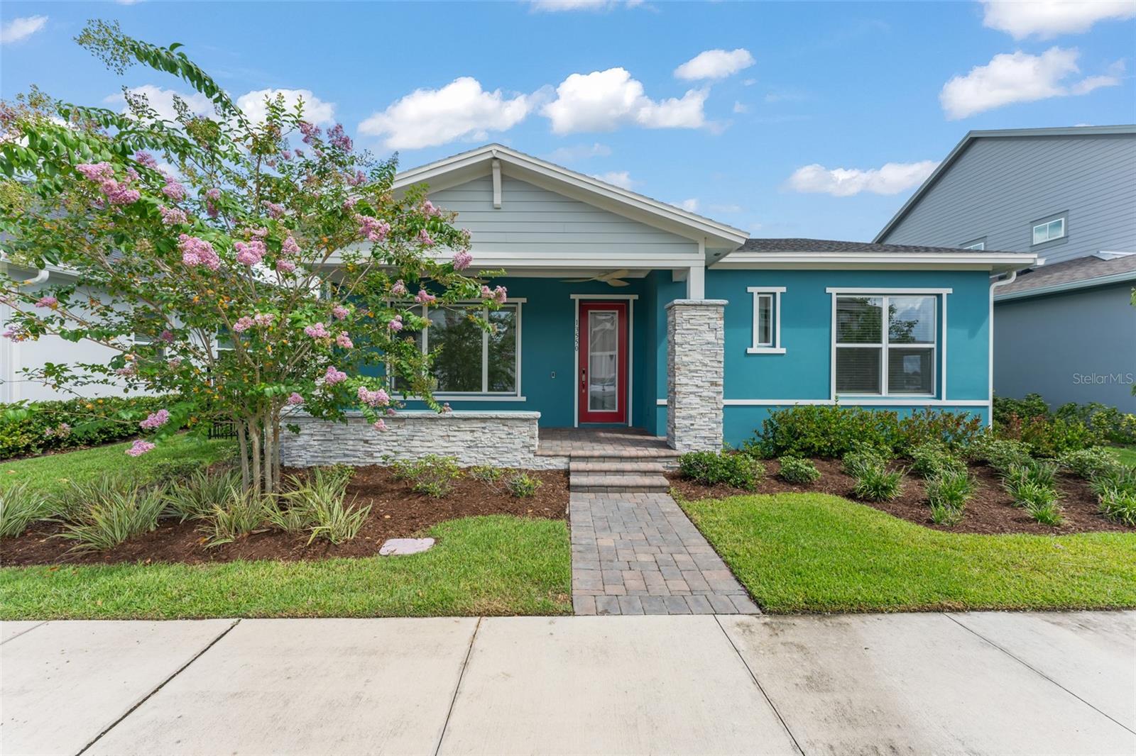 Single Family Residence in ORLANDO, FL - Daniel Dourado
