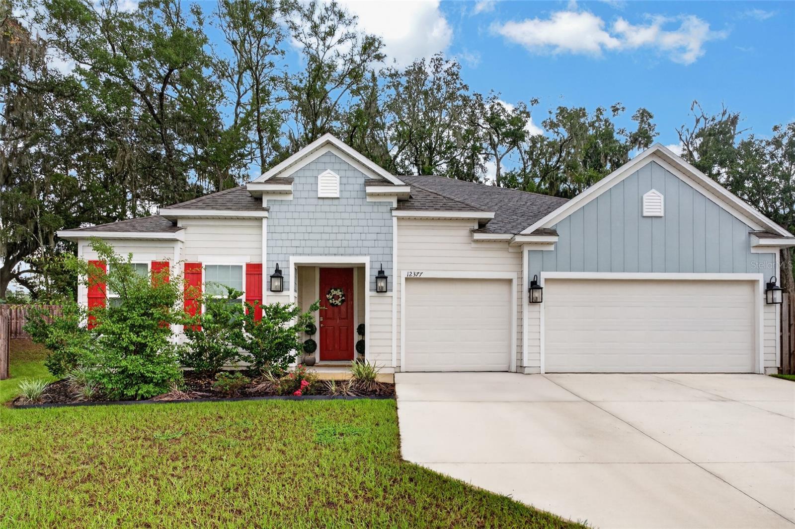 Single Family Residence in ALACHUA, FL - Daniel Dourado