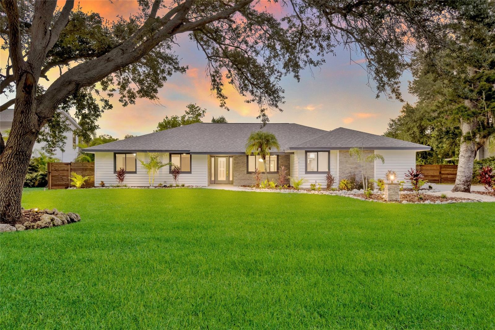 Single Family Residence in BRADENTON, FL - Daniel Dourado