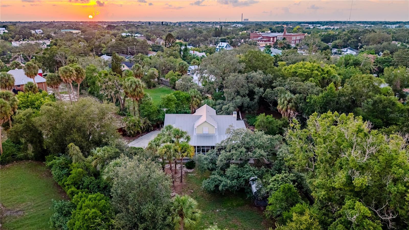 Single Family Residence in TARPON SPRINGS, FL - Daniel Dourado
