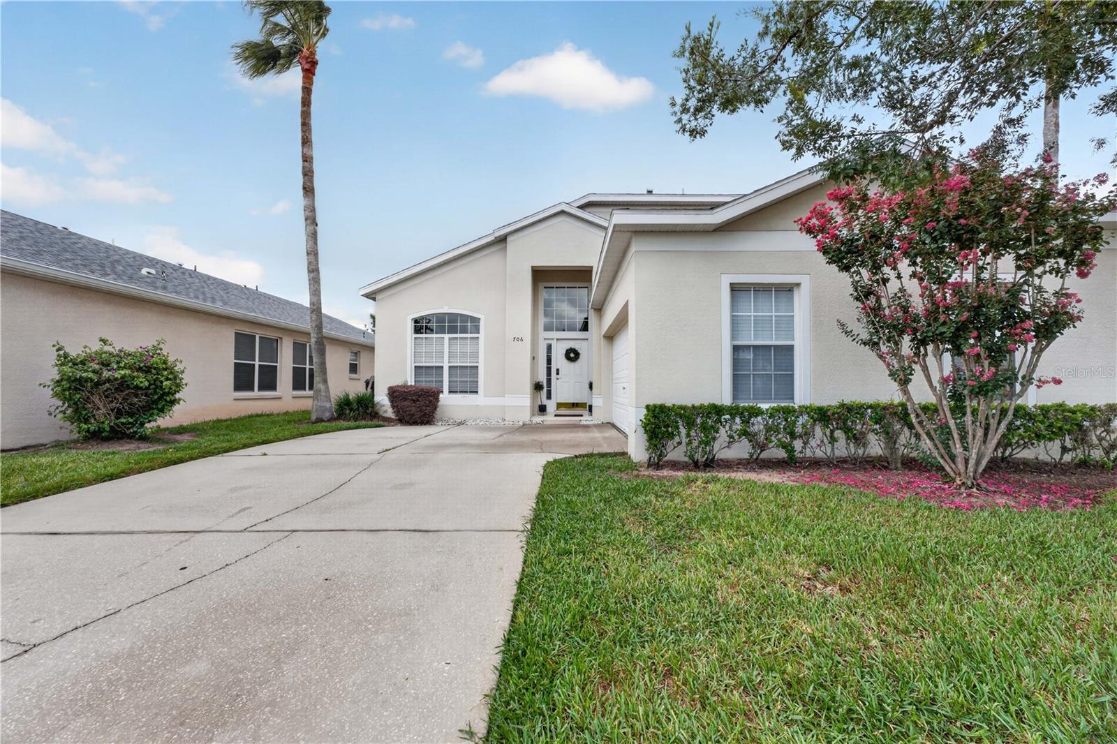Single Family Residence in DAVENPORT, FL - Daniel Dourado