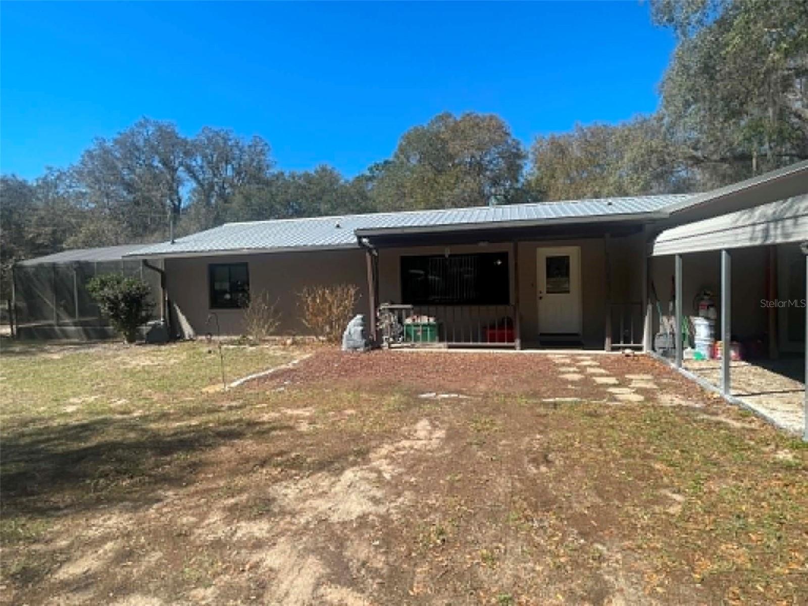 Single Family Residence in UMATILLA, FL - Daniel Dourado