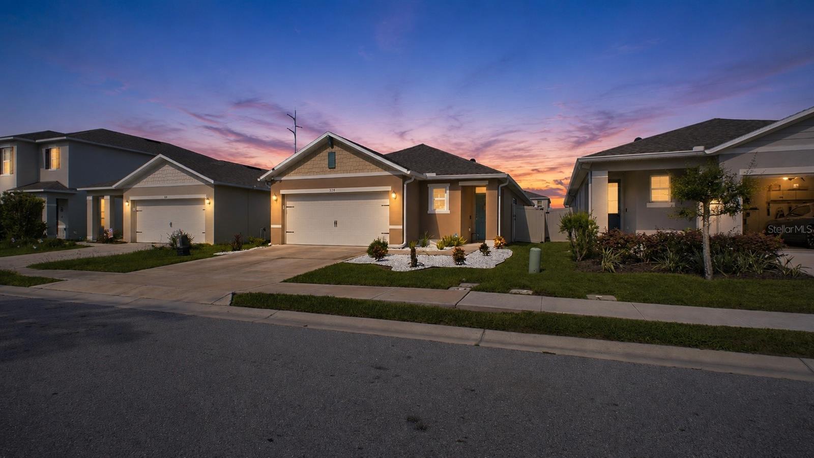 Single Family Residence in DAVENPORT, FL - Daniel Dourado