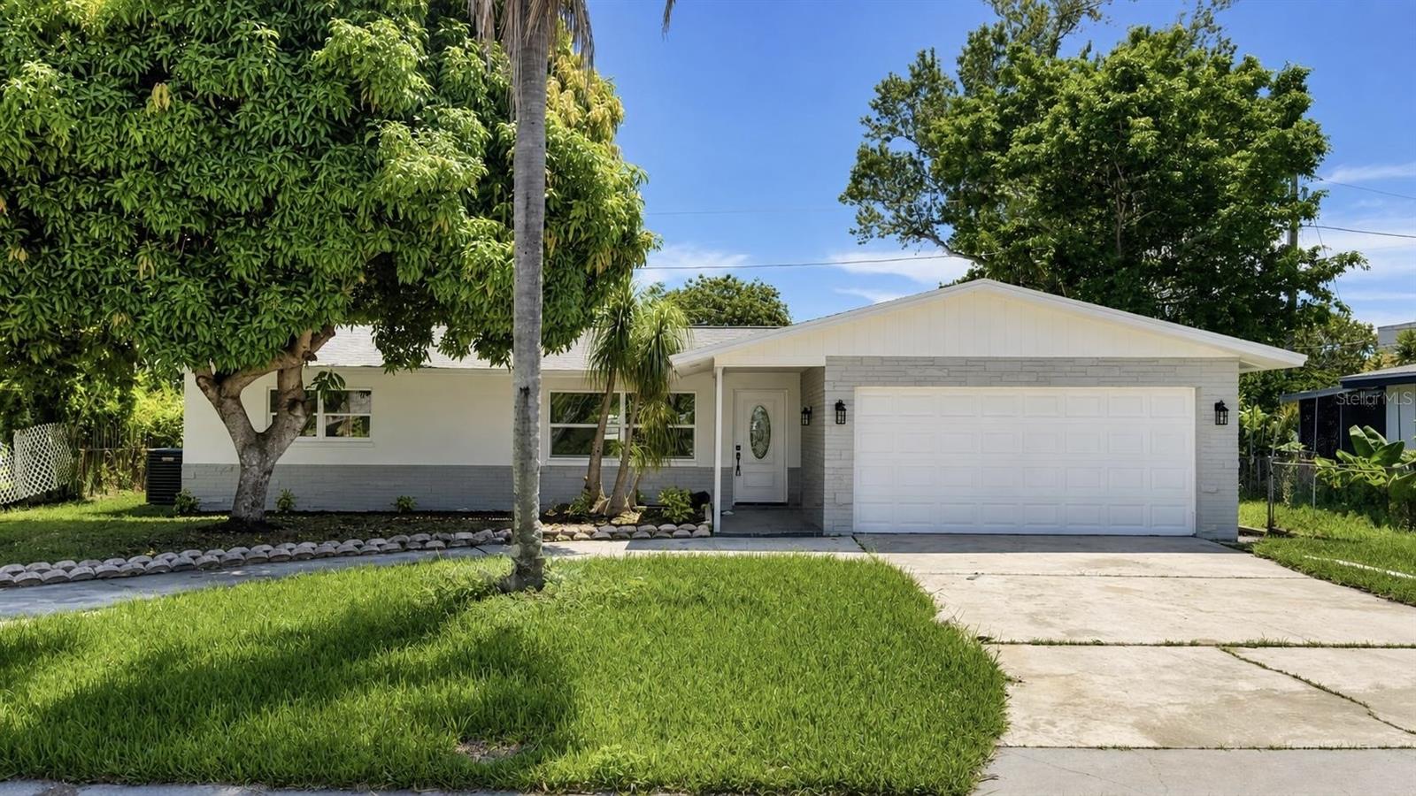 Single Family Residence em DUNEDIN, FL - Daniel Dourado
