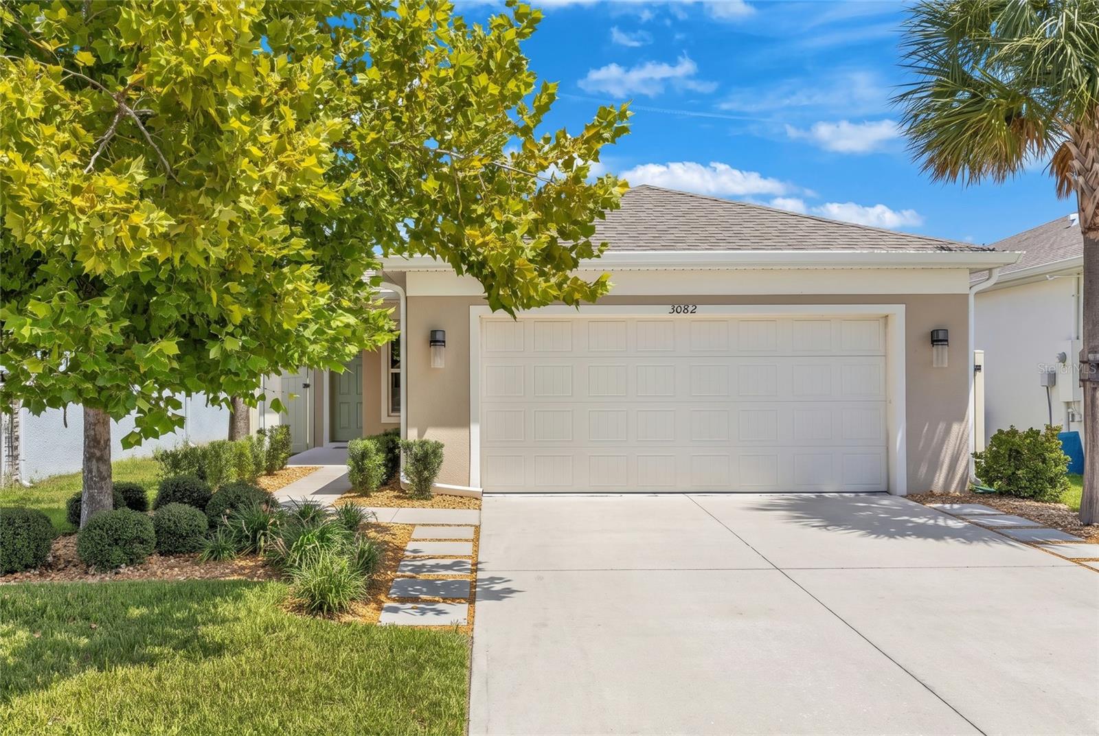 Single Family Residence in DELAND, FL - Daniel Dourado