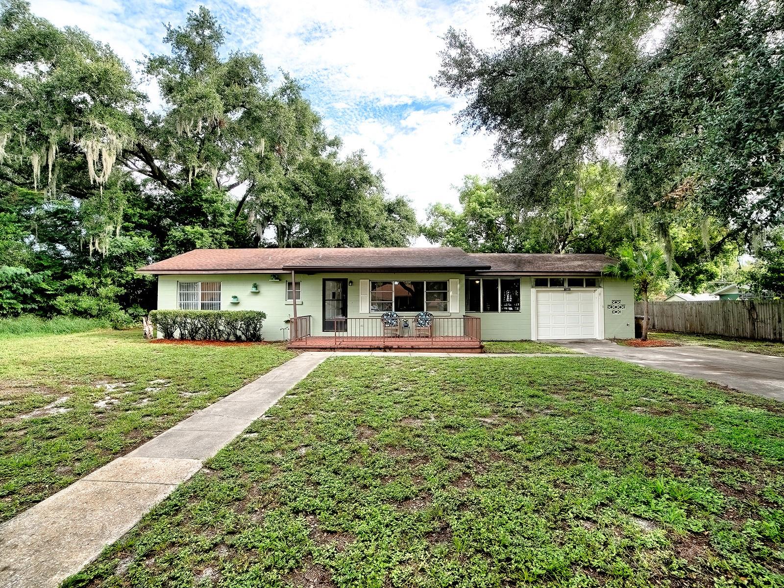 Single Family Residence em MOUNT DORA, FL - Daniel Dourado