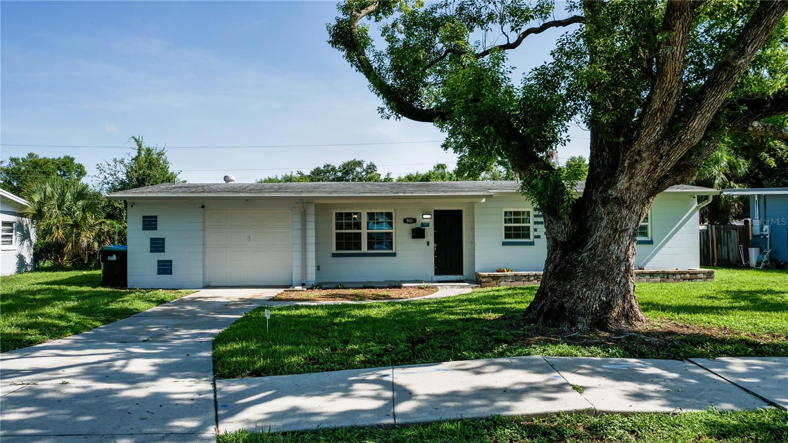 Single Family Residence in ORLANDO, FL - Daniel Dourado