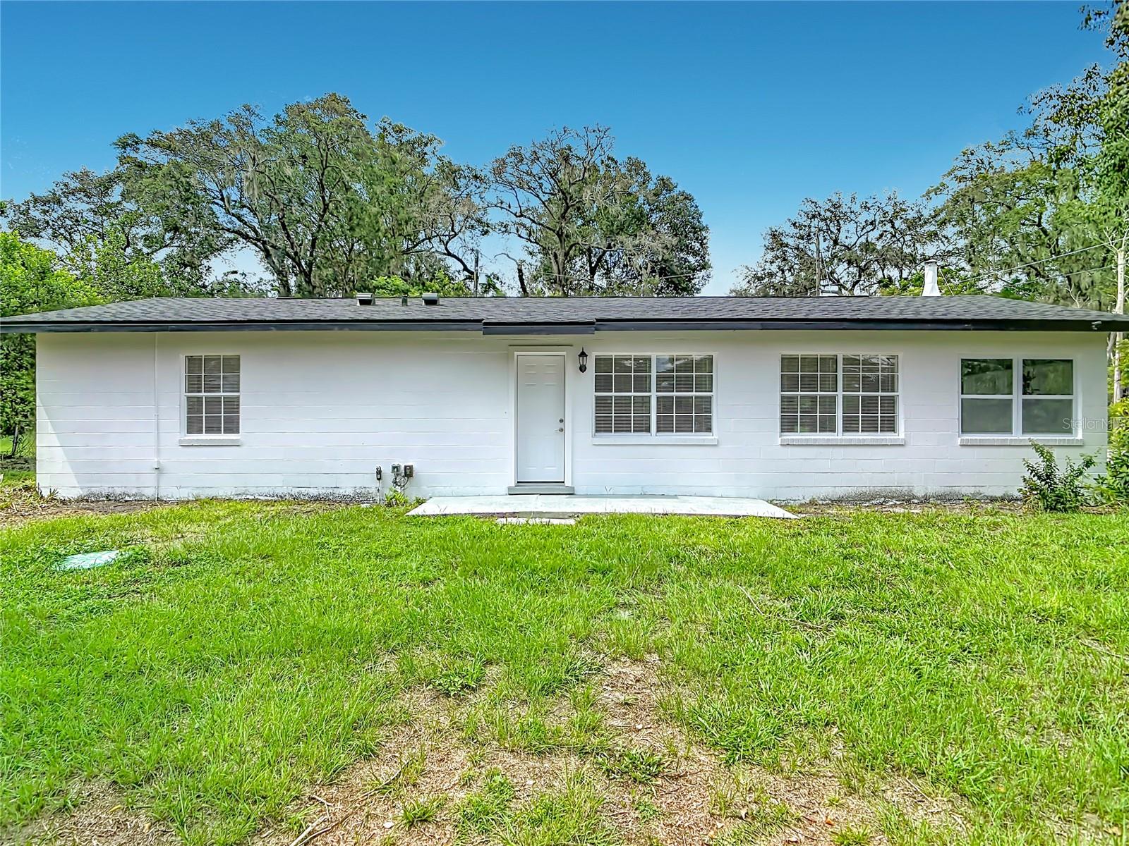 Single Family Residence in DELAND, FL - Daniel Dourado