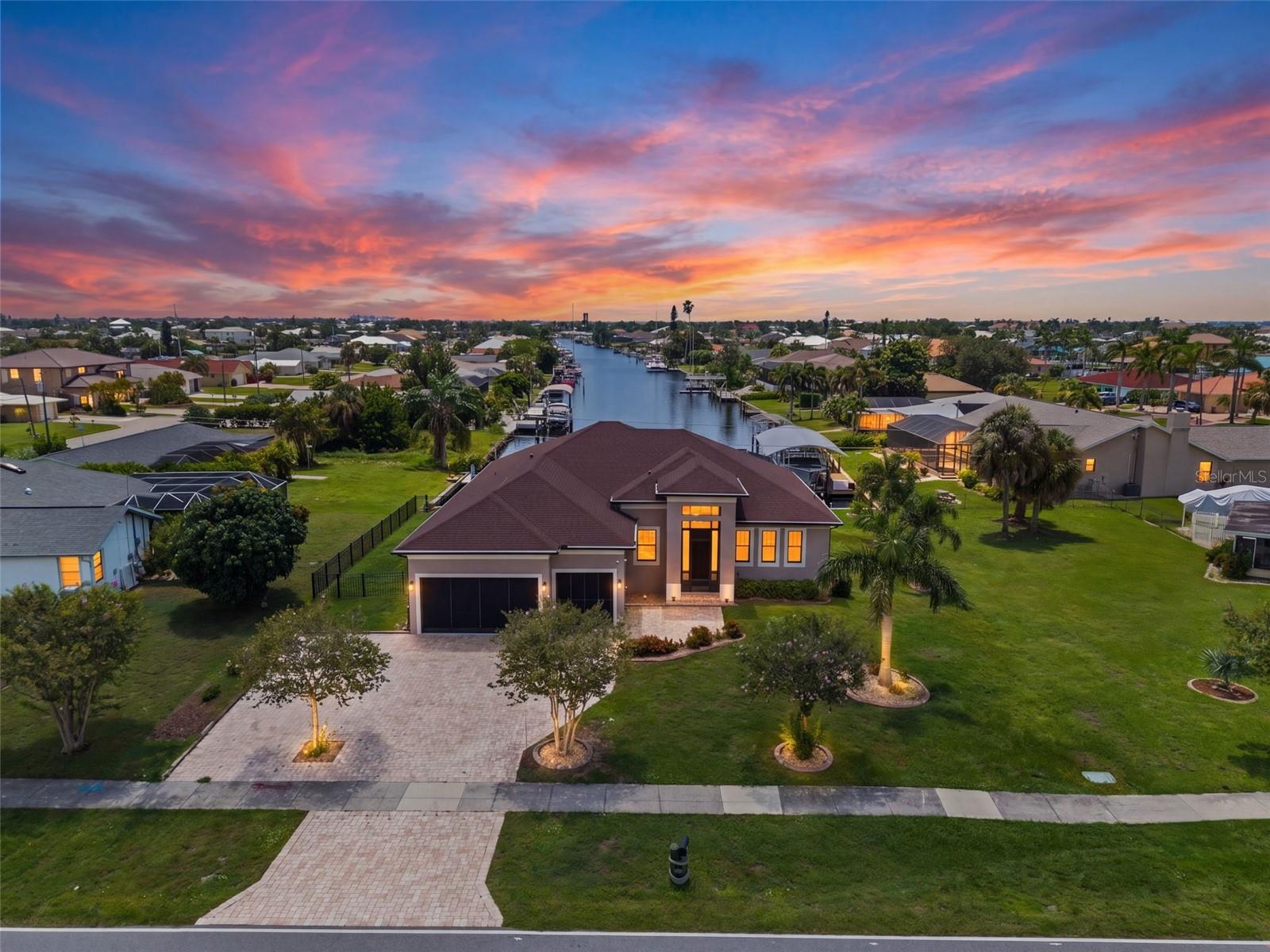 Single Family Residence em PORT CHARLOTTE, FL - Daniel Dourado