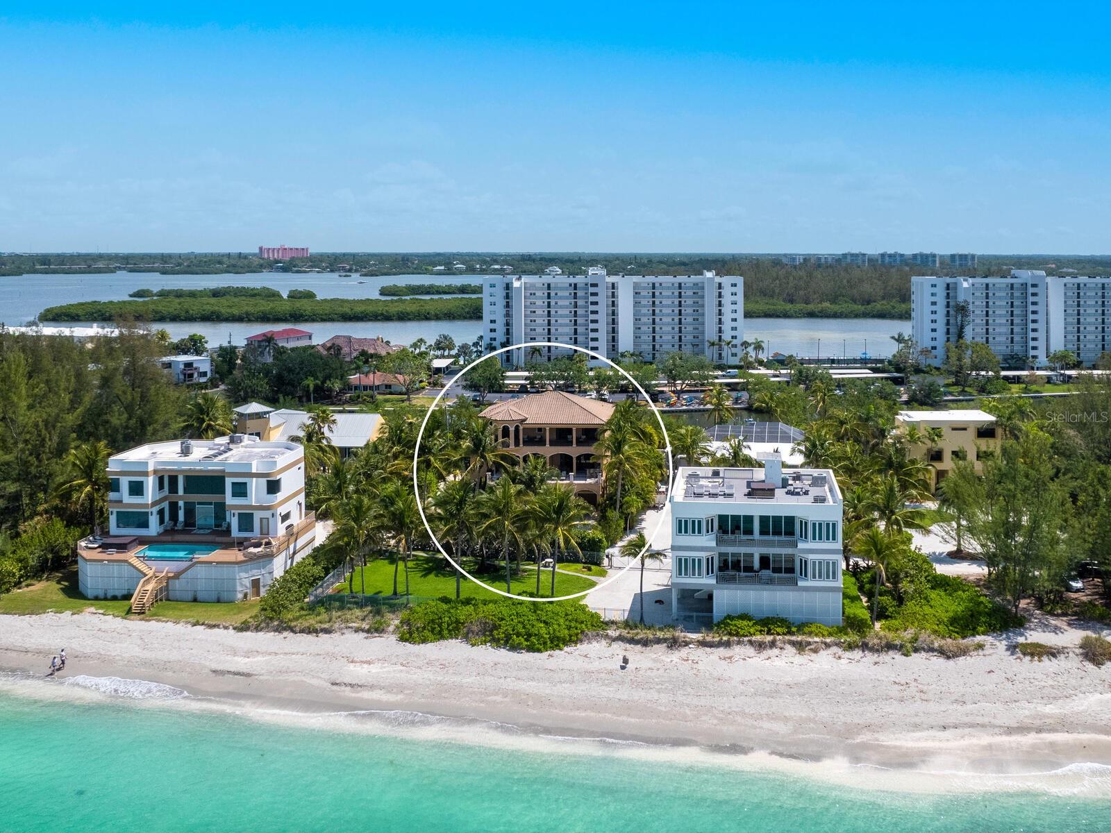 Single Family Residence in SARASOTA, FL - Daniel Dourado