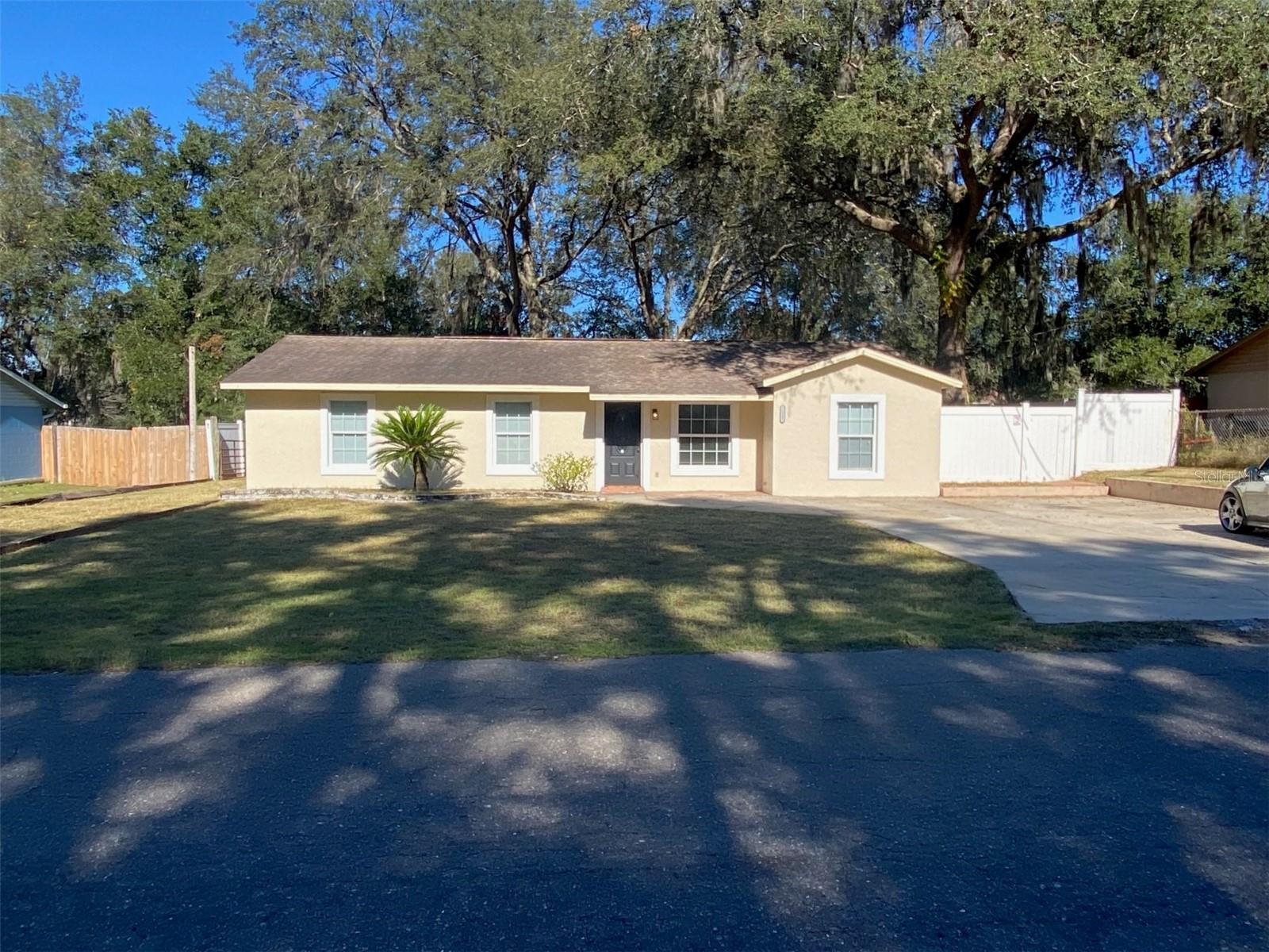Single Family Residence in OCKLAWAHA, FL - Daniel Dourado