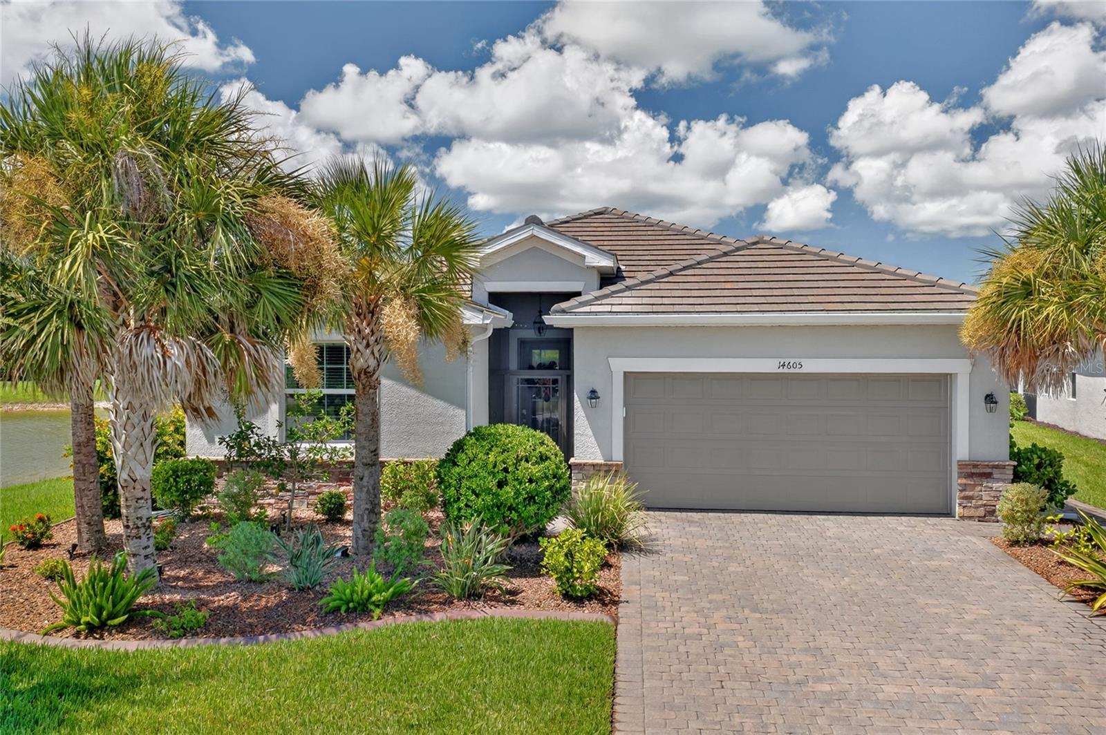 Single Family Residence em PORT CHARLOTTE, FL - Daniel Dourado