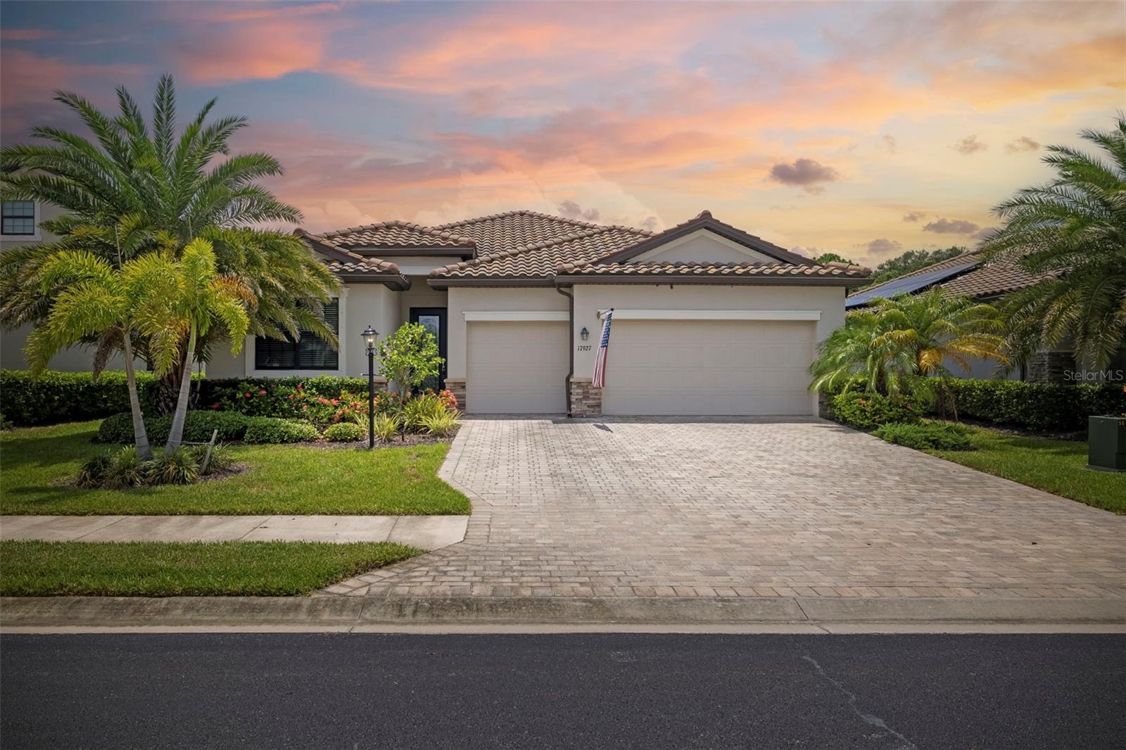 Single Family Residence in BRADENTON, FL - Daniel Dourado