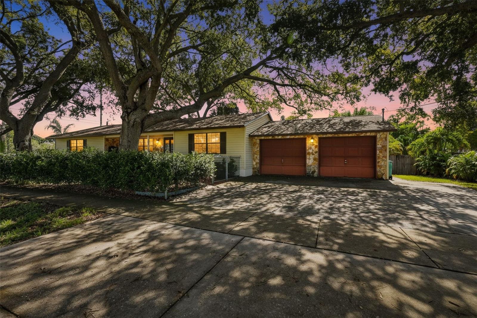 Single Family Residence in LARGO, FL - Daniel Dourado