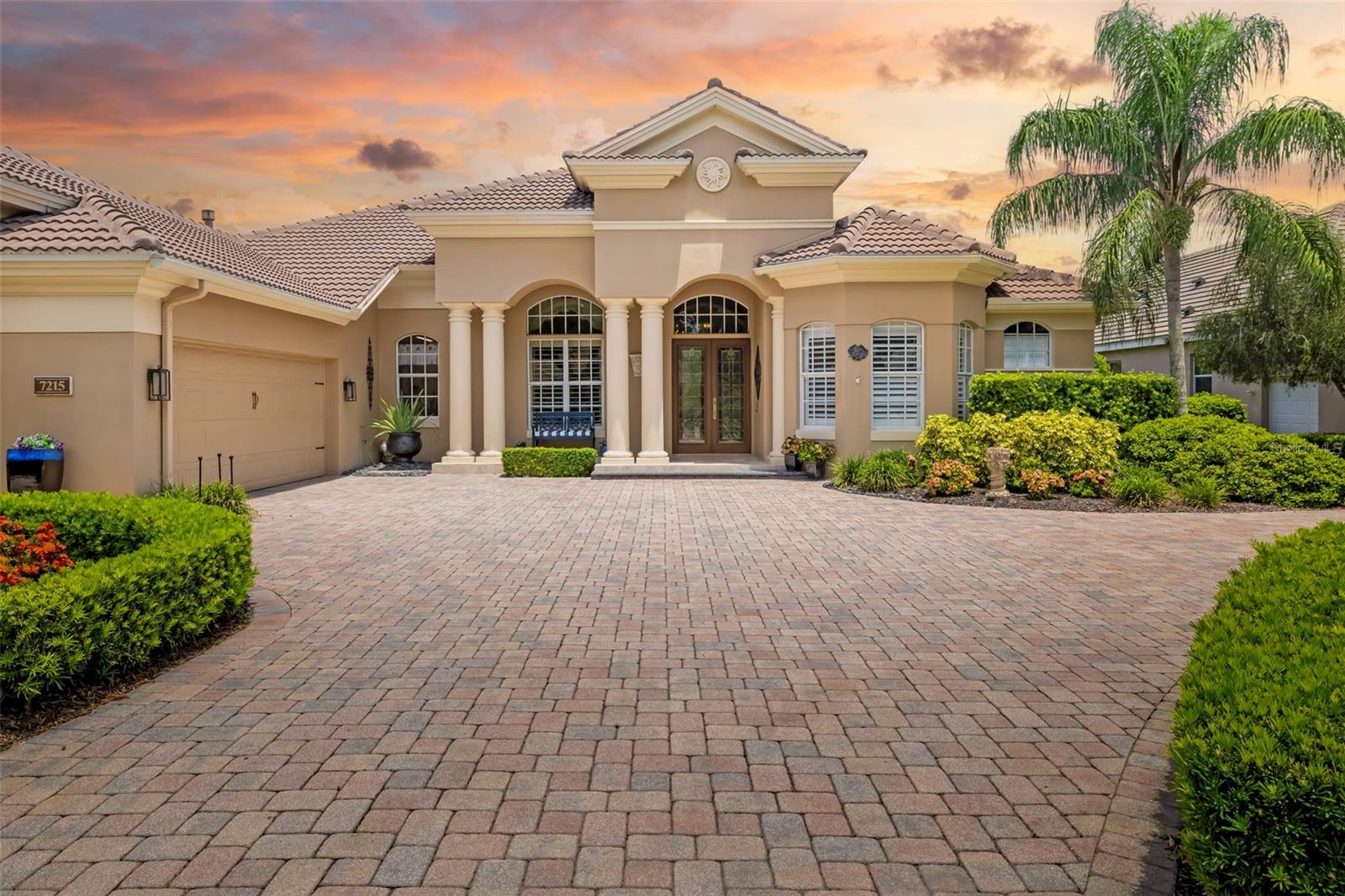 Single Family Residence in BRADENTON, FL - Daniel Dourado