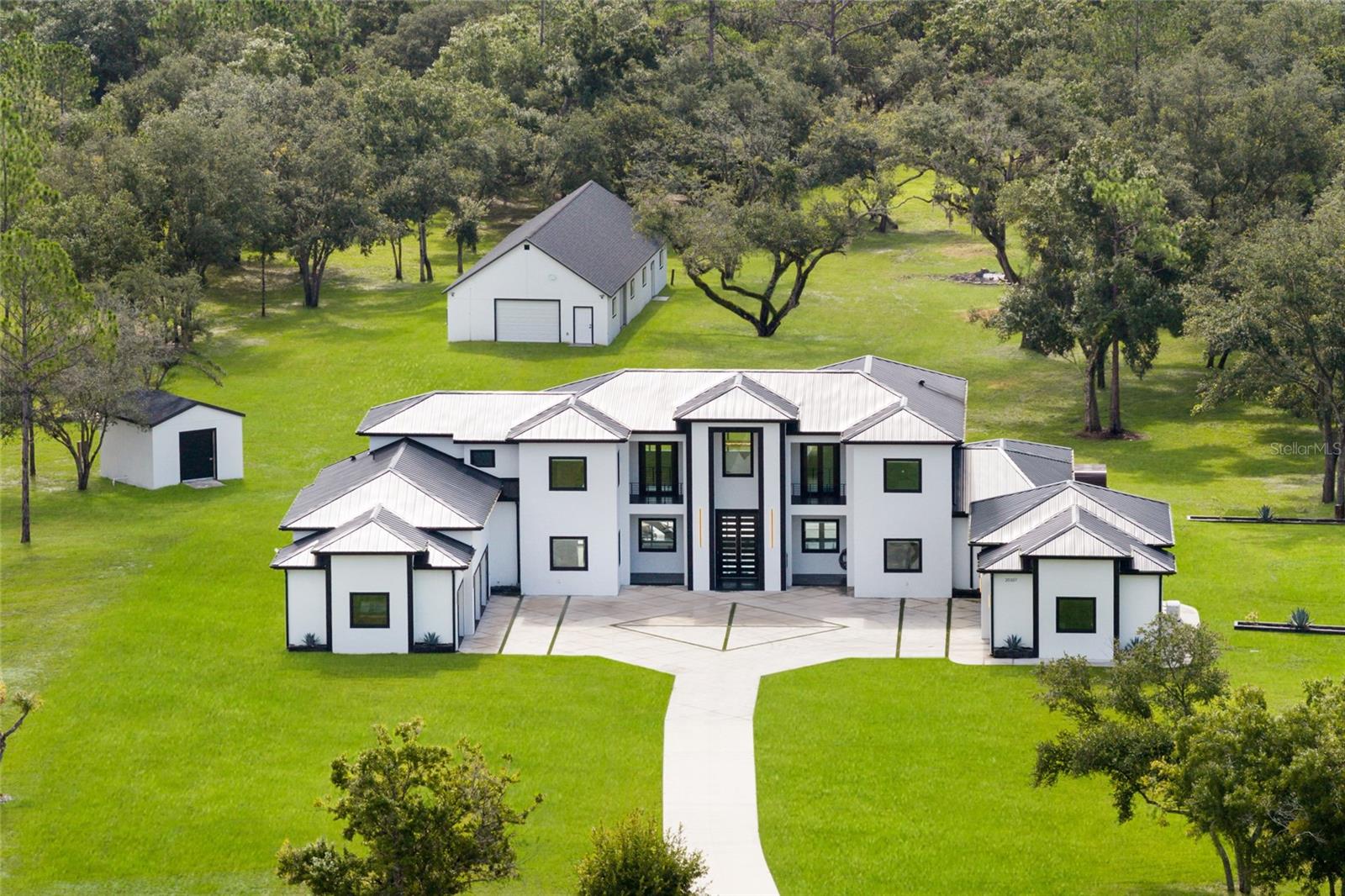 Single Family Residence in BRADENTON, FL - Daniel Dourado