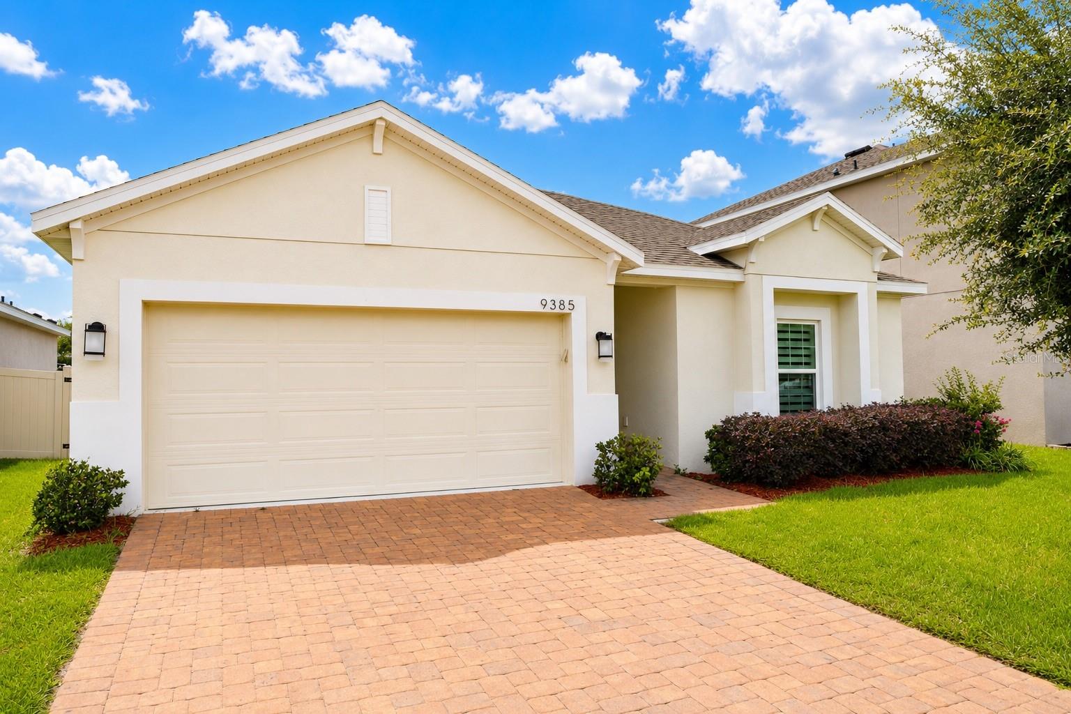 Single Family Residence in GROVELAND, FL - Daniel Dourado