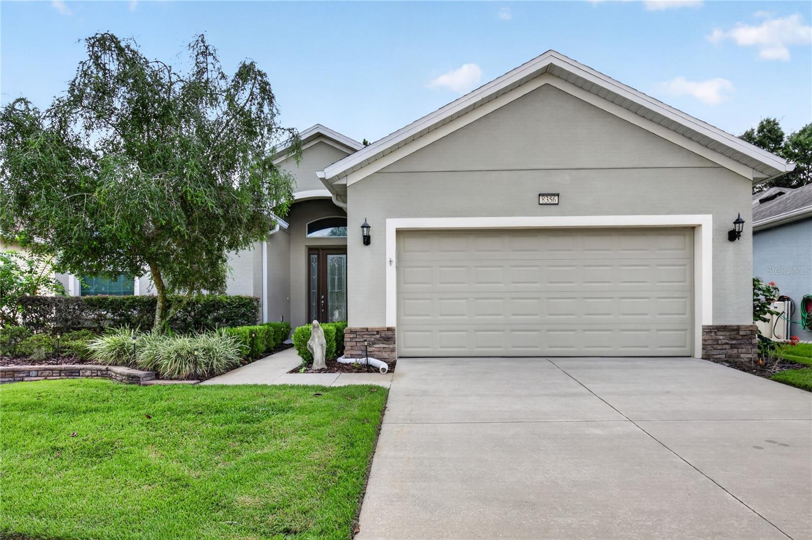 Single Family Residence in MOUNT DORA, FL - Daniel Dourado