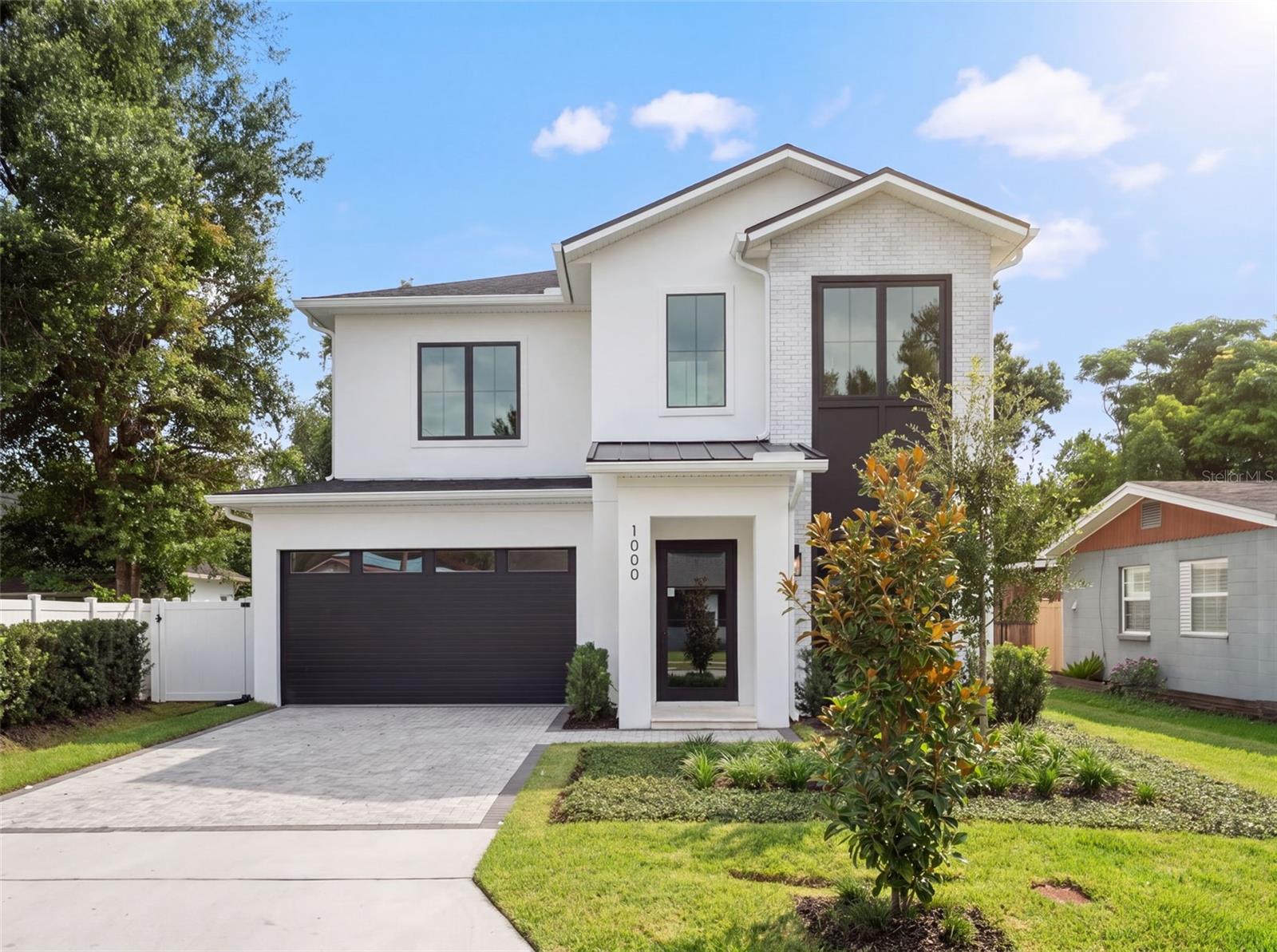Single Family Residence in ORLANDO, FL - Daniel Dourado