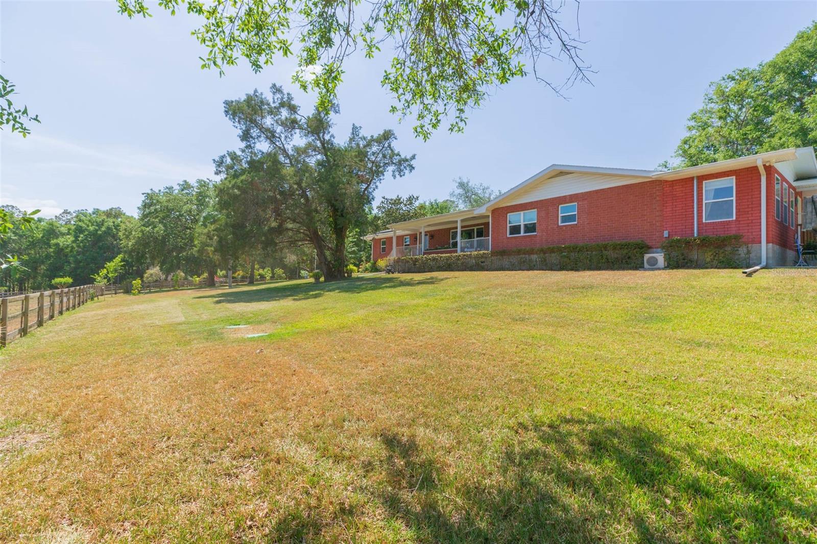 Single Family Residence in DADE CITY, FL - Daniel Dourado