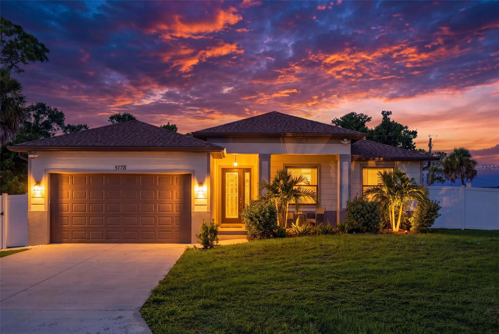Single Family Residence in VENICE, FL - Daniel Dourado