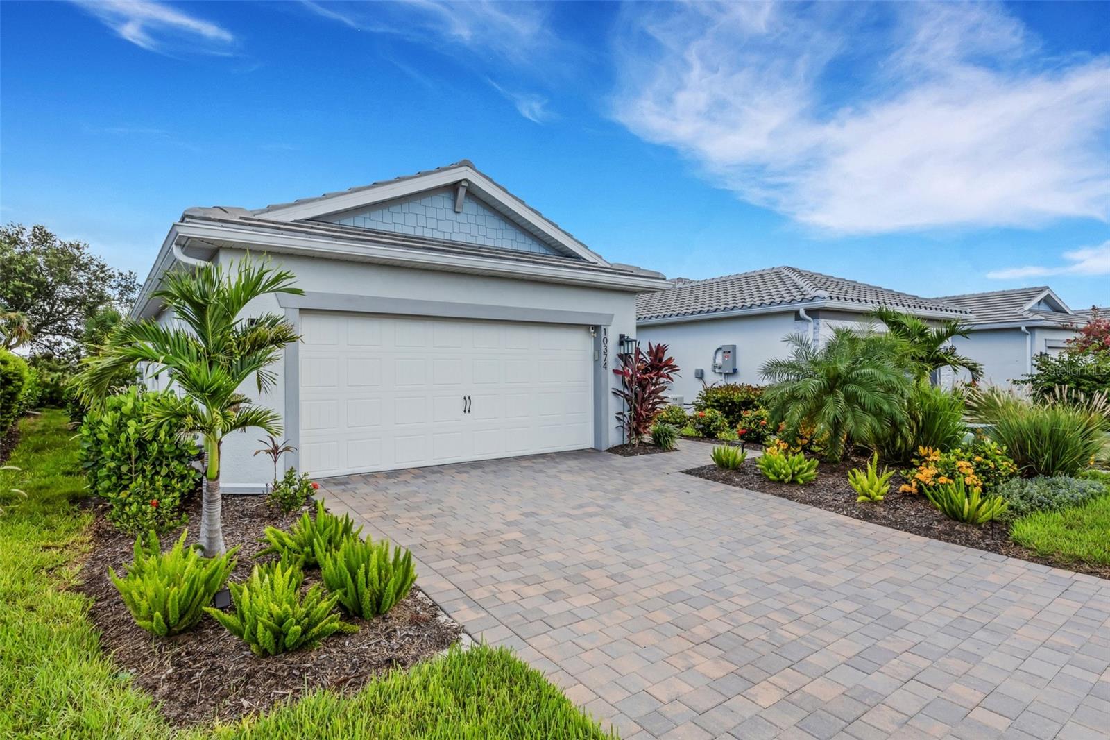 Single Family Residence in ENGLEWOOD, FL - Daniel Dourado