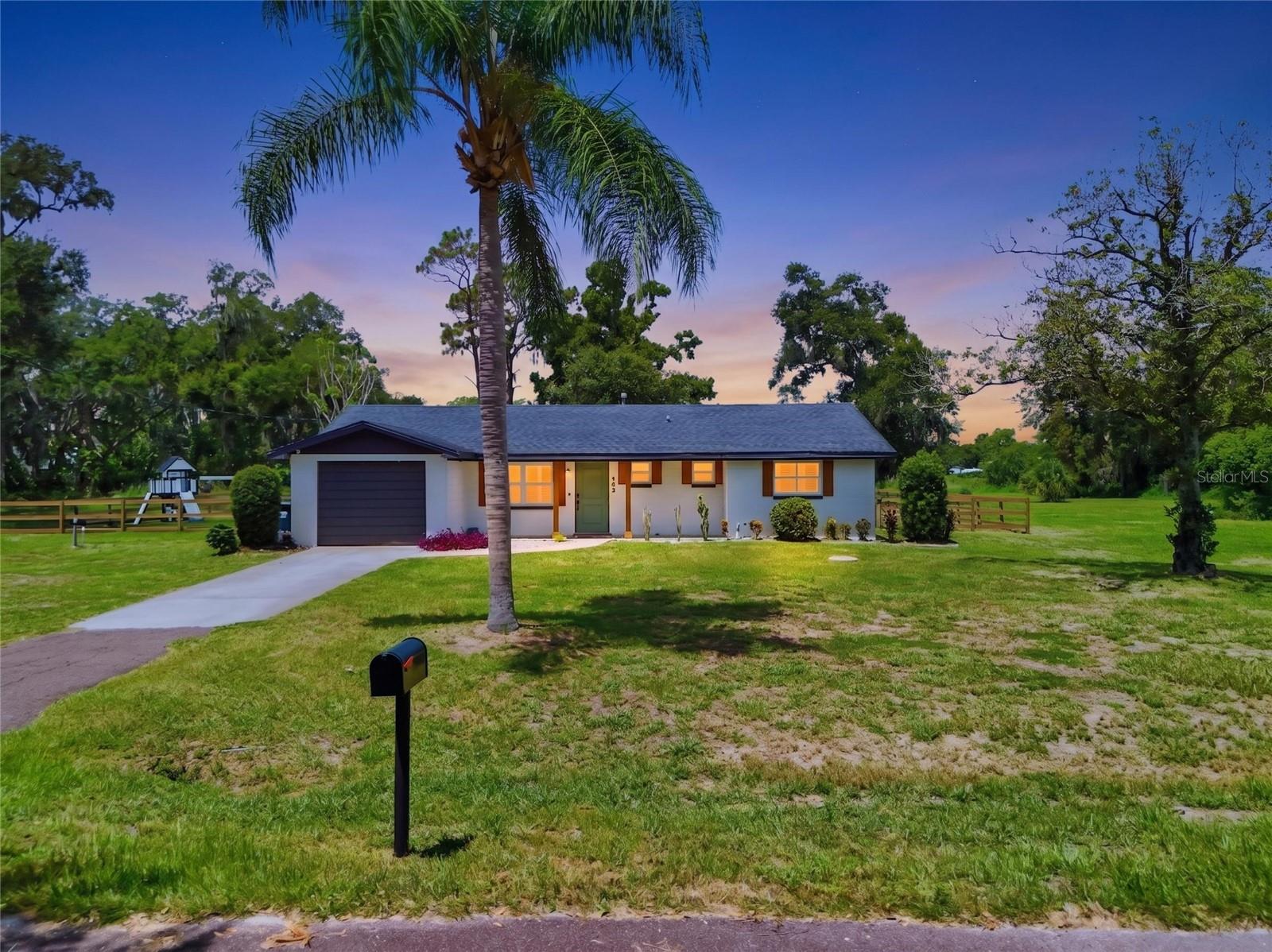 Single Family Residence in RIVERVIEW, FL - Daniel Dourado