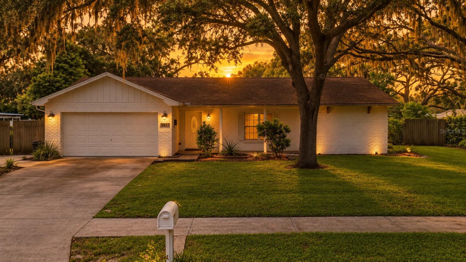 Single Family Residence in VALRICO, FL - Daniel Dourado