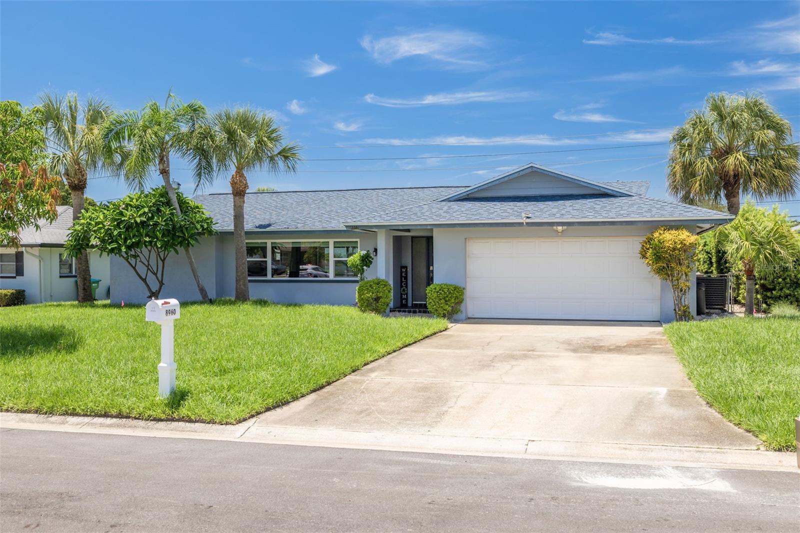 Single Family Residence in SEMINOLE, FL - Daniel Dourado