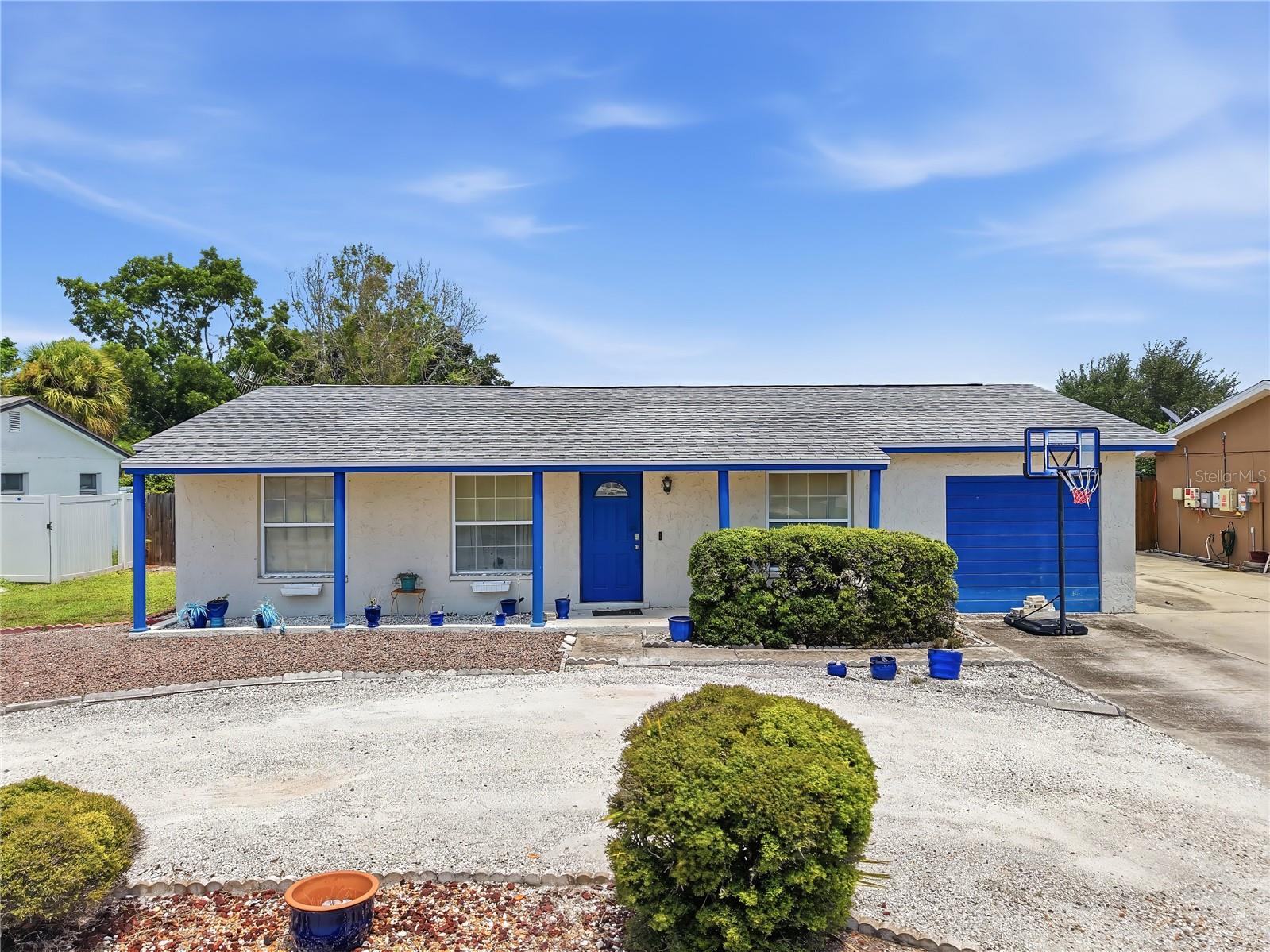 Single Family Residence in BRADENTON, FL - Daniel Dourado