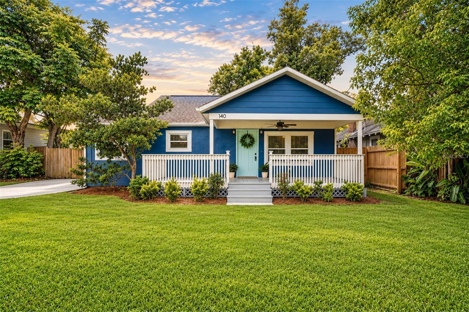 Single Family Residence in ORLANDO, FL - Daniel Dourado
