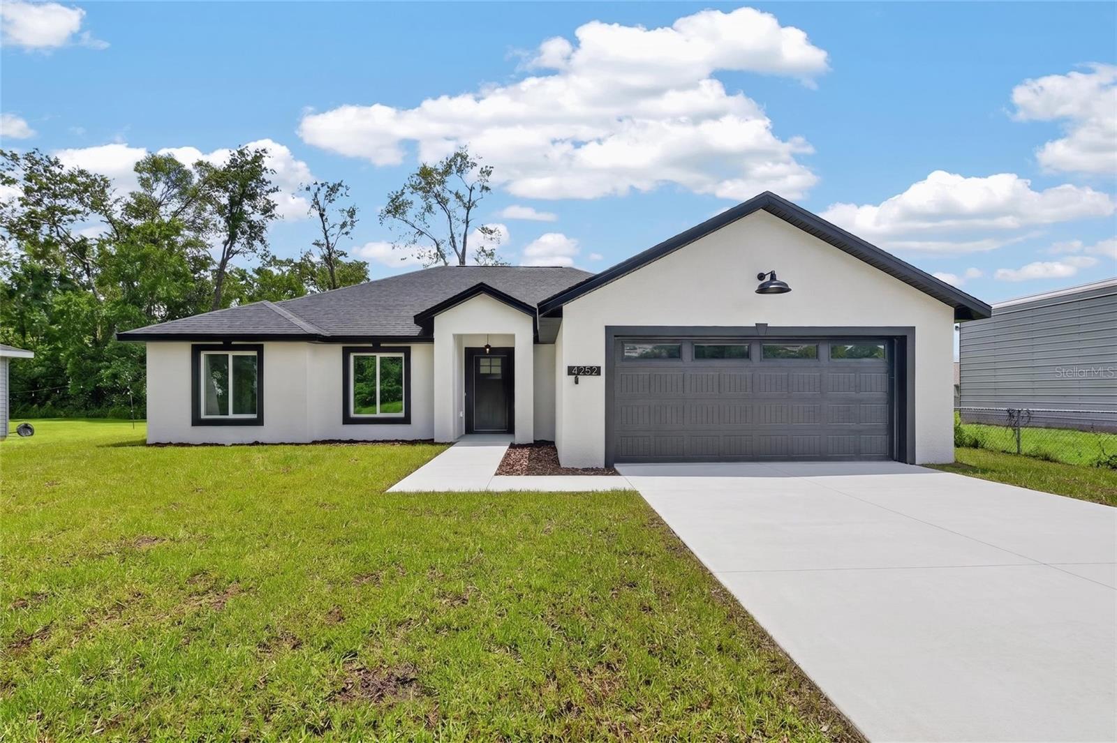 Single Family Residence in SUMMERFIELD, FL - Daniel Dourado