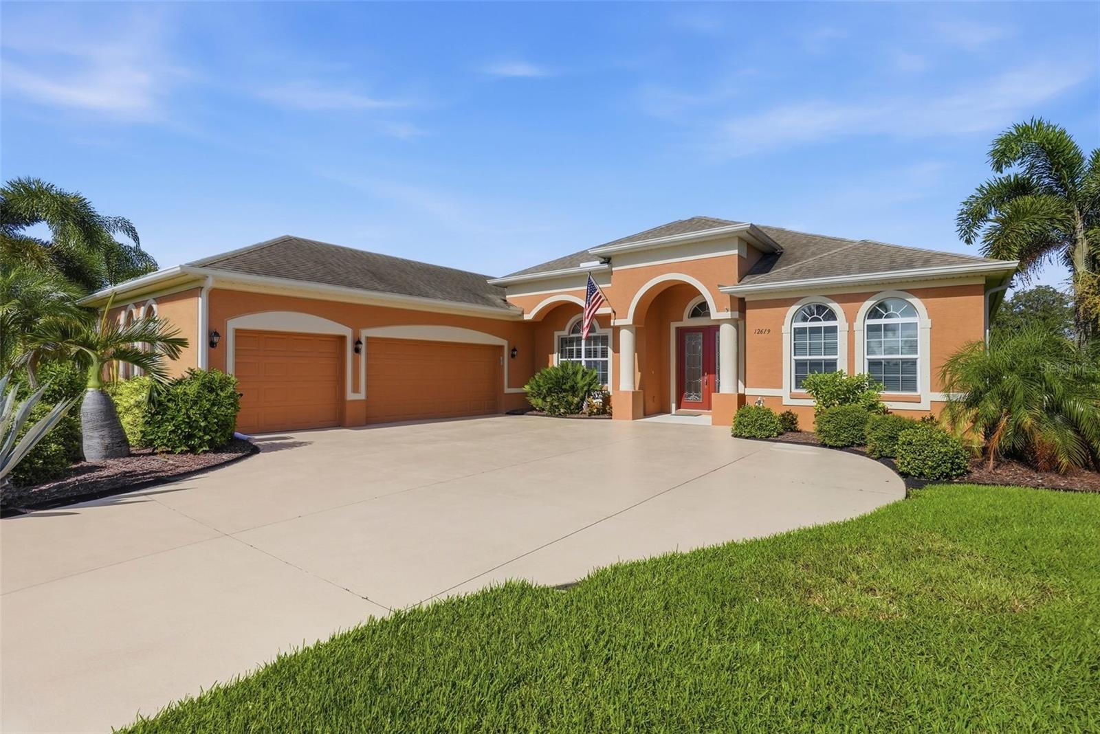 Single Family Residence in PARRISH, FL - Daniel Dourado