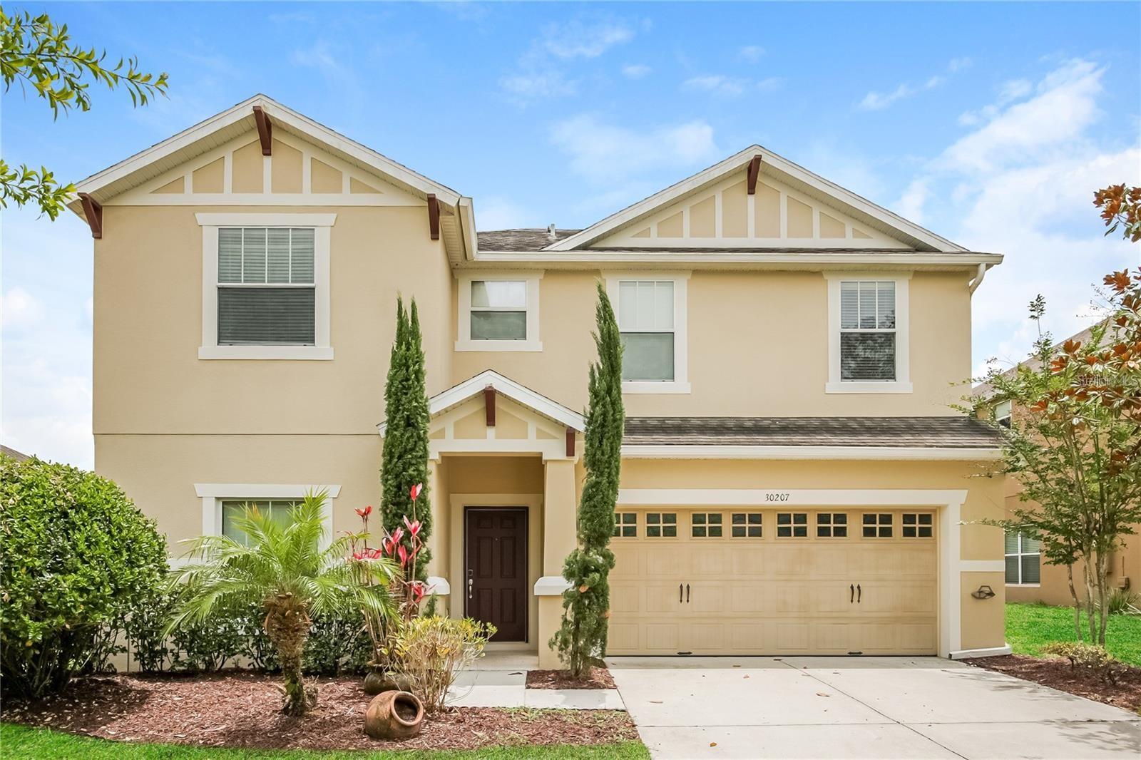 Single Family Residence in MOUNT DORA, FL - Daniel Dourado