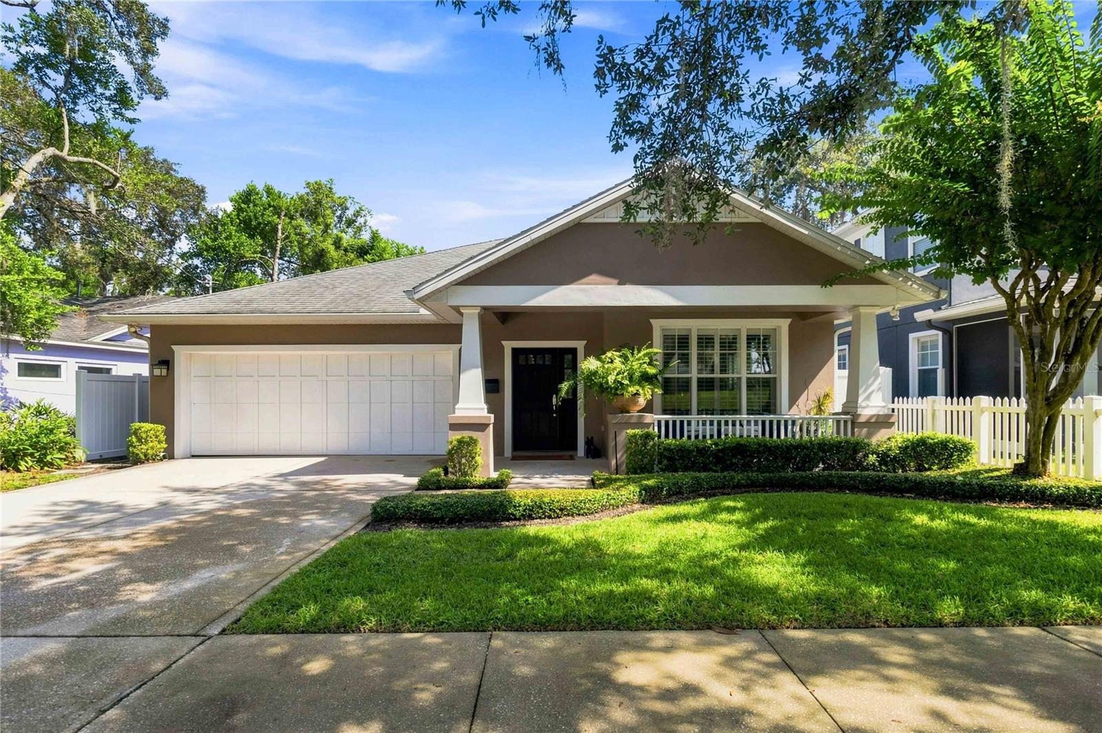 Single Family Residence in ORLANDO, FL - Daniel Dourado