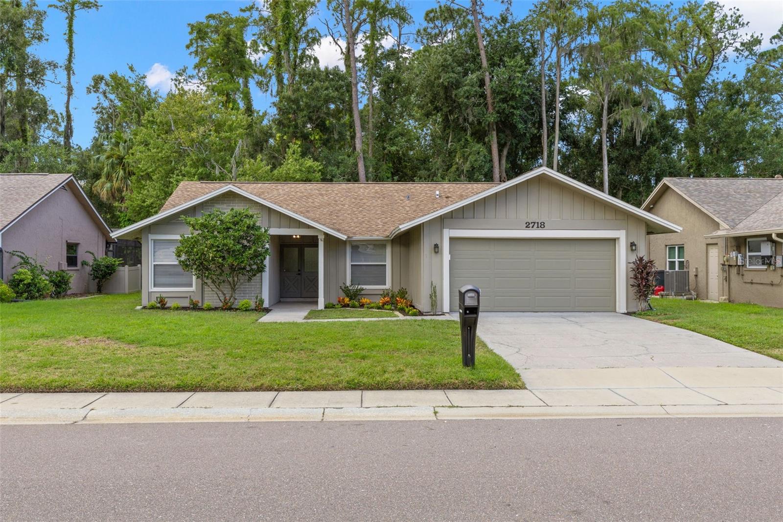 Single Family Residence in PALM HARBOR, FL - Daniel Dourado