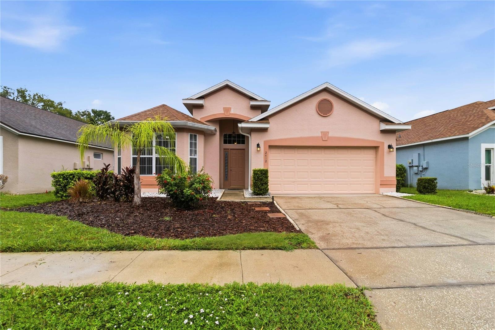Single Family Residence in ORLANDO, FL - Daniel Dourado