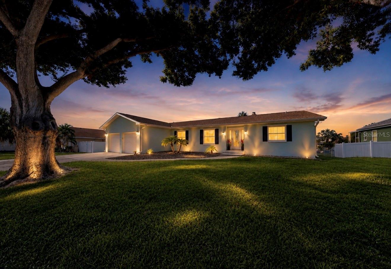 Single Family Residence in APOLLO BEACH, FL - Daniel Dourado