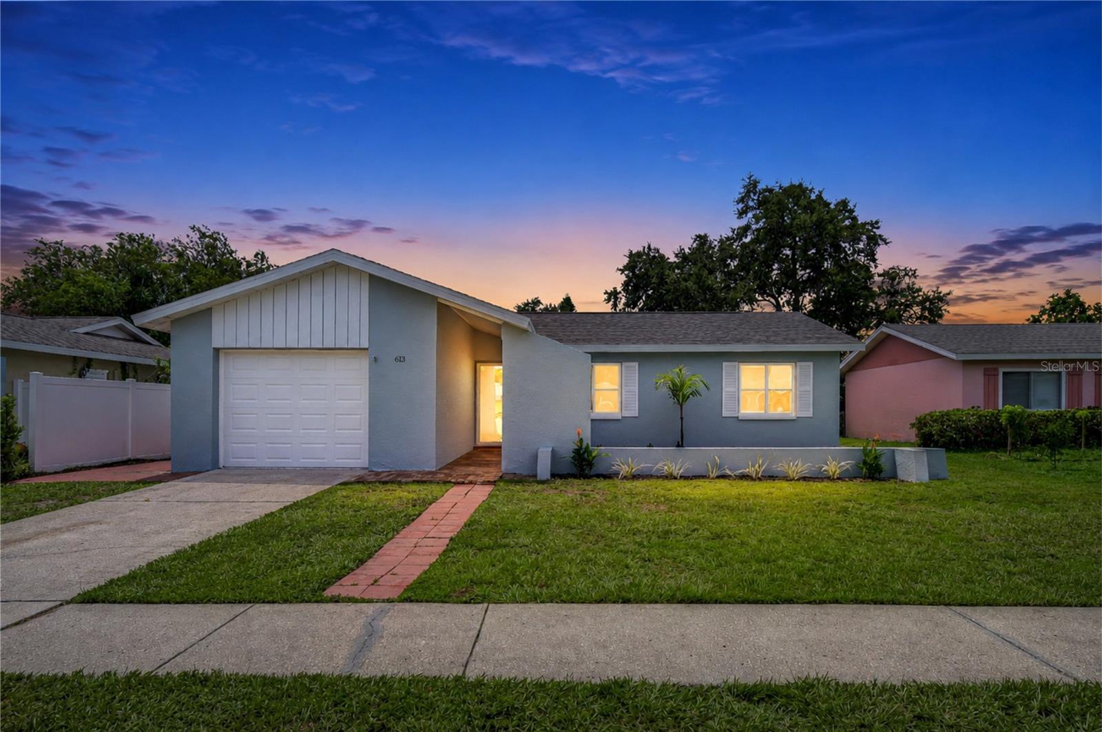Single Family Residence in LARGO, FL - Daniel Dourado