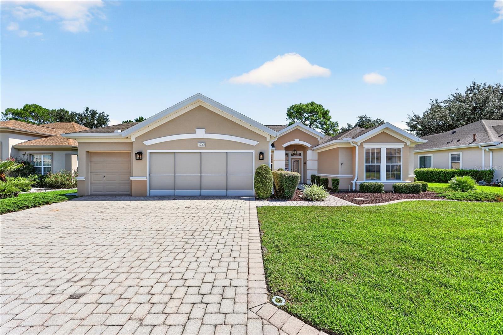 Single Family Residence in SUMMERFIELD, FL - Daniel Dourado