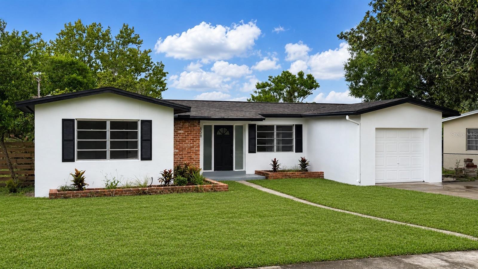 Single Family Residence in DELTONA, FL - Daniel Dourado