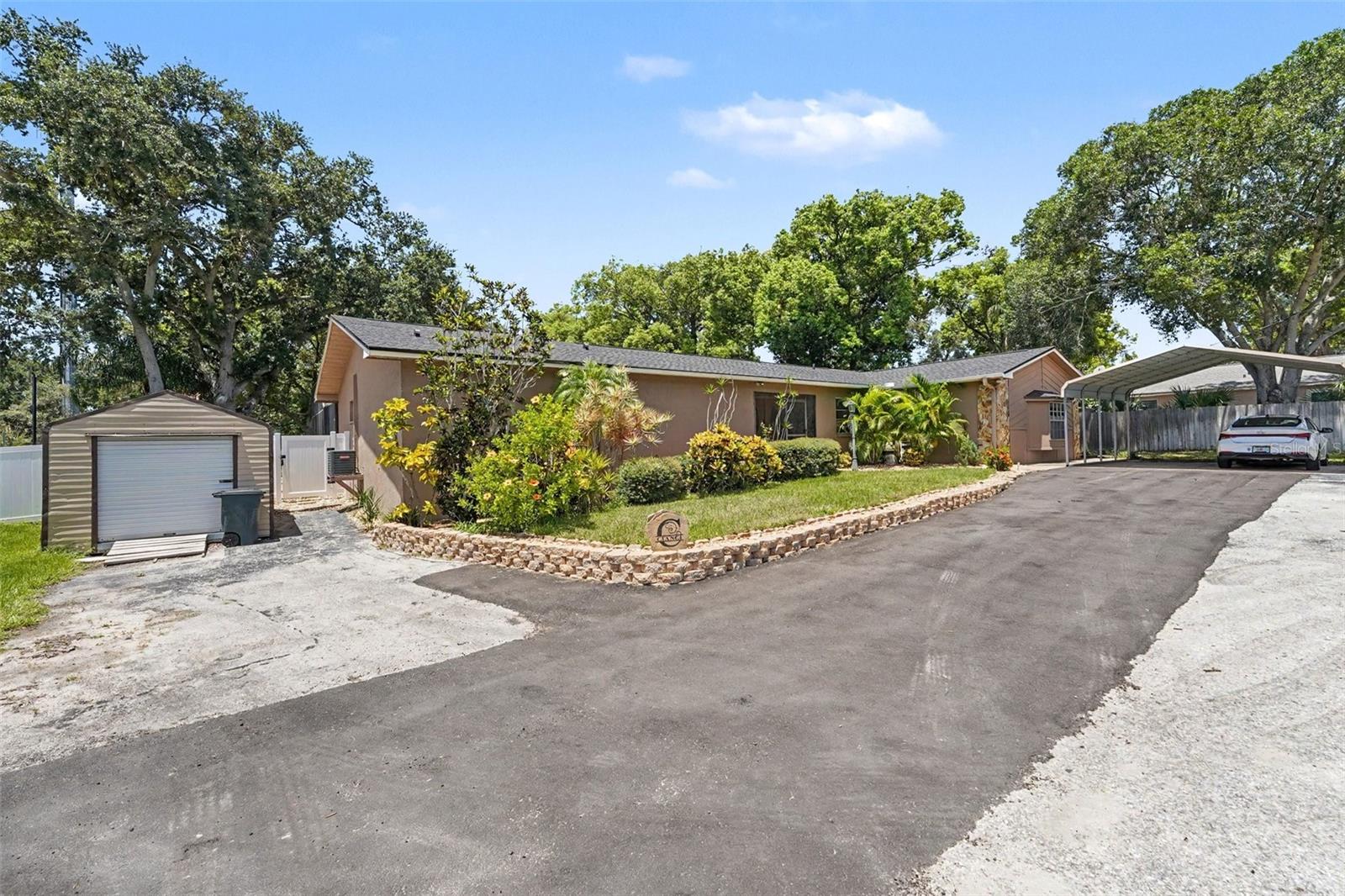 Single Family Residence in PALM HARBOR, FL - Daniel Dourado