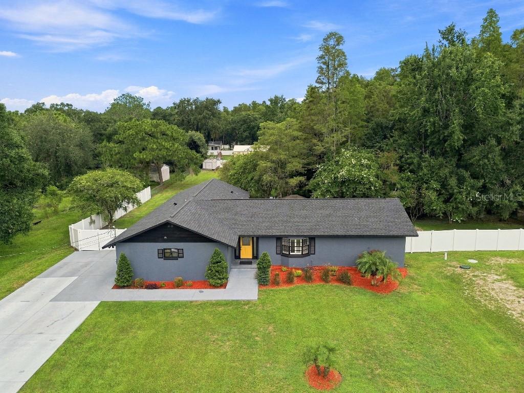 Single Family Residence em LUTZ, FL - Daniel Dourado
