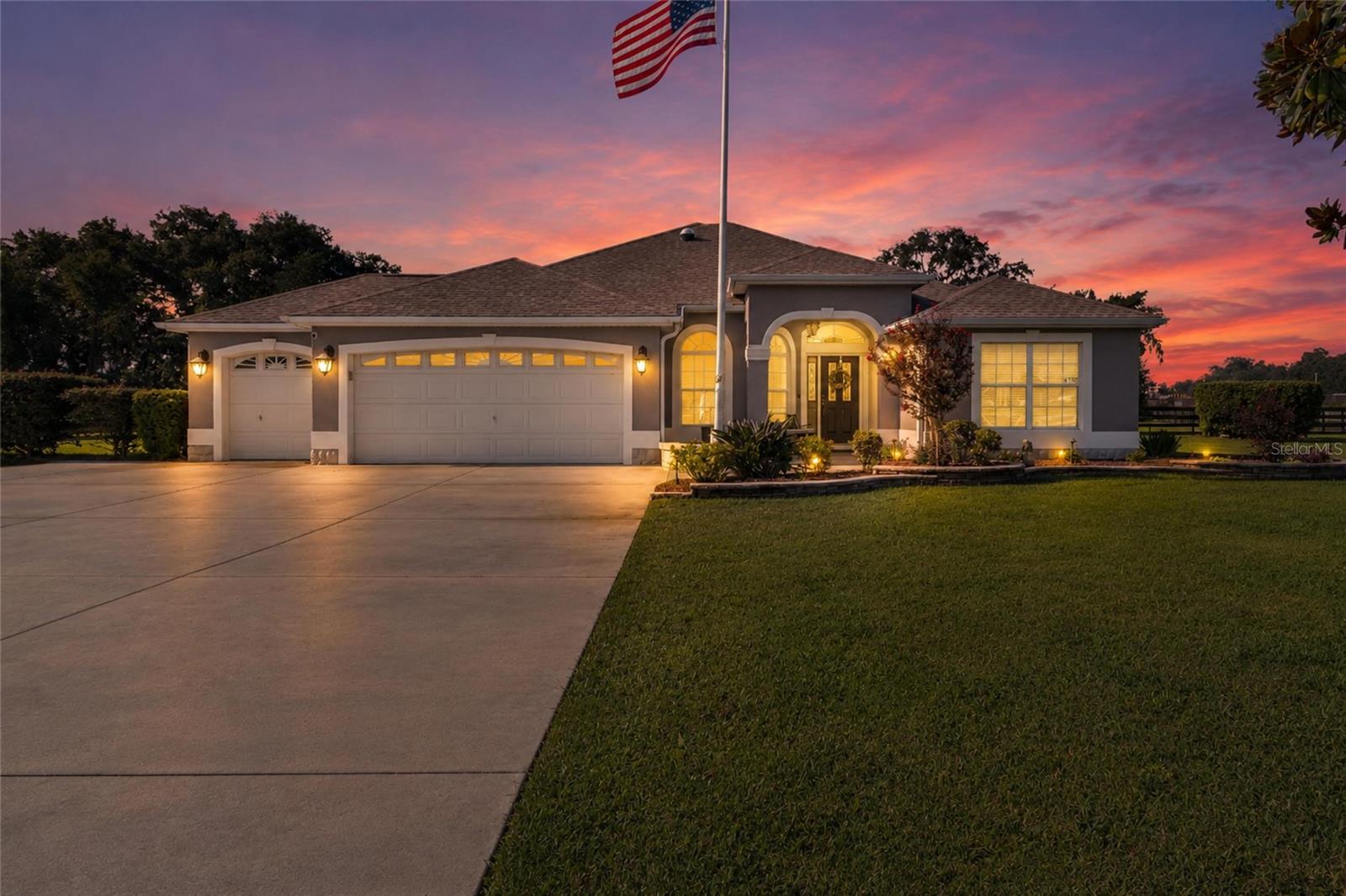Single Family Residence in WILDWOOD, FL - Daniel Dourado